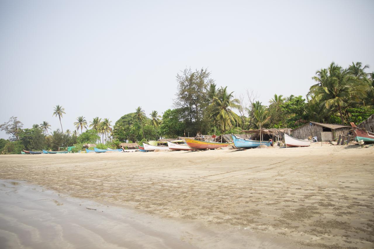 Devarya Wellness Beach Resort Morjim Luaran gambar