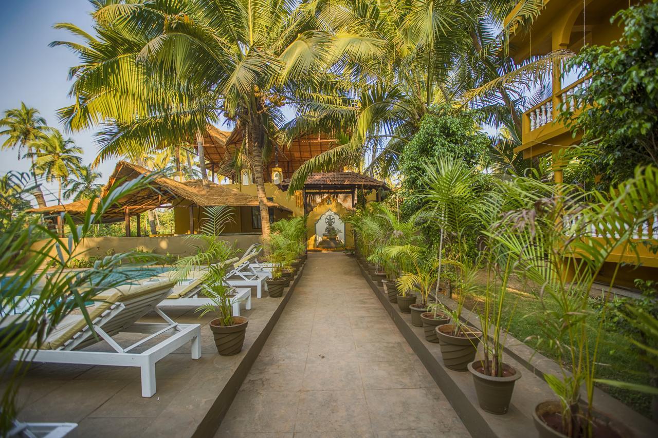 Devarya Wellness Beach Resort Morjim Luaran gambar