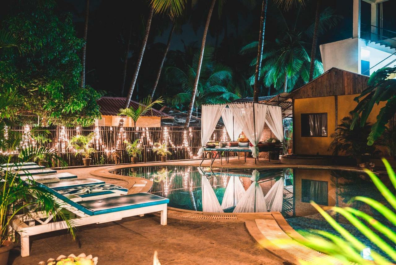 Devarya Wellness Beach Resort Morjim Luaran gambar