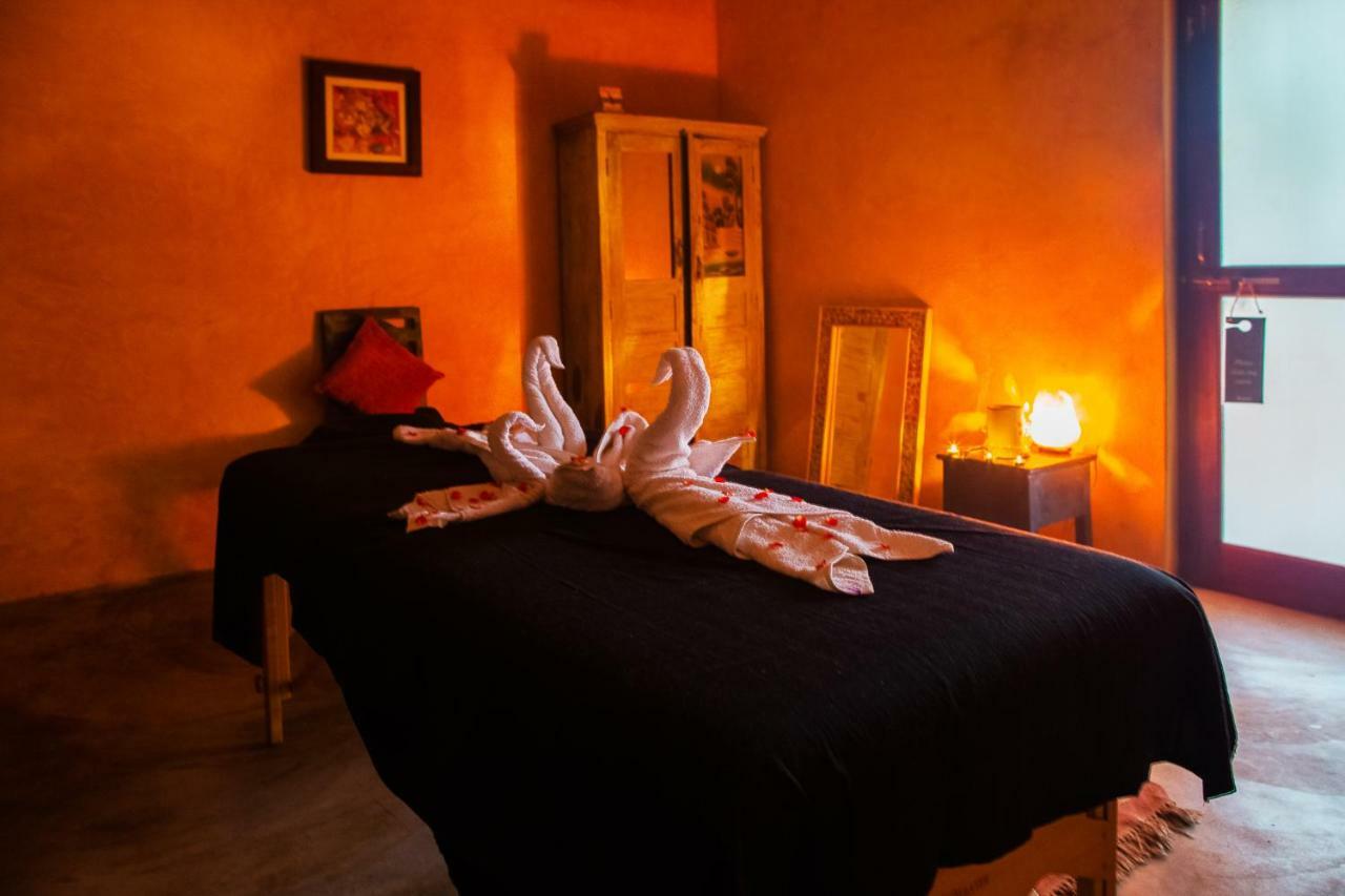 Devarya Wellness Beach Resort Morjim Luaran gambar