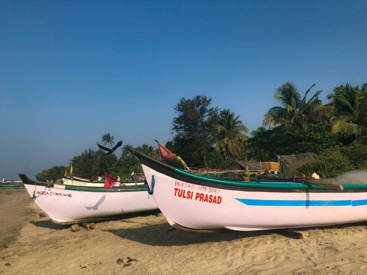 Devarya Wellness Beach Resort Morjim Luaran gambar