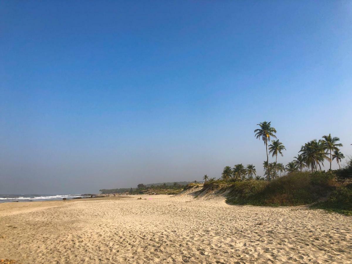 Devarya Wellness Beach Resort Morjim Luaran gambar