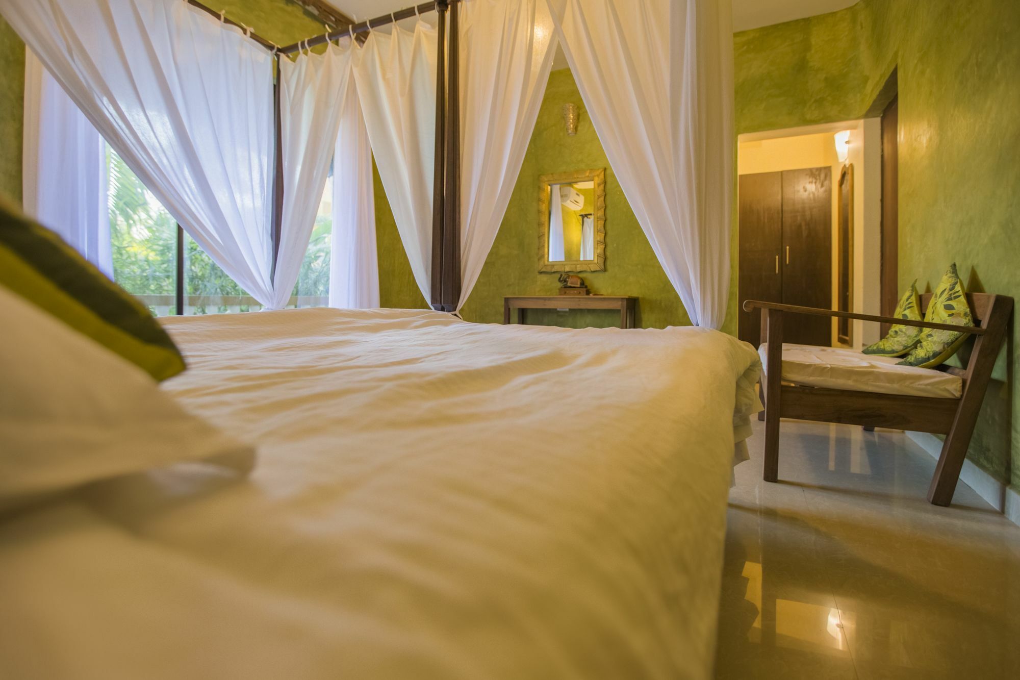 Devarya Wellness Beach Resort Morjim Luaran gambar