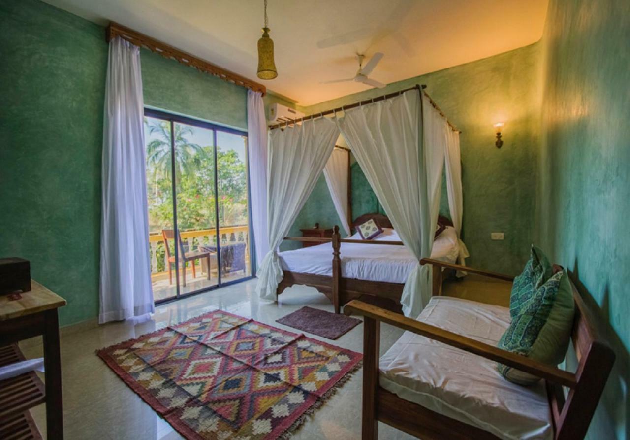 Devarya Wellness Beach Resort Morjim Luaran gambar