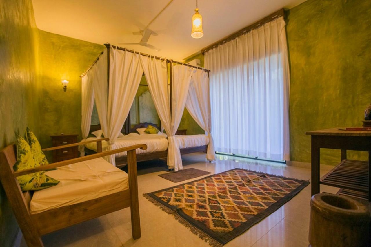 Devarya Wellness Beach Resort Morjim Luaran gambar